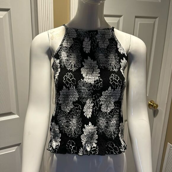 SO FLORAL black & white  stretch ruffle top - Picture 1 of 6
